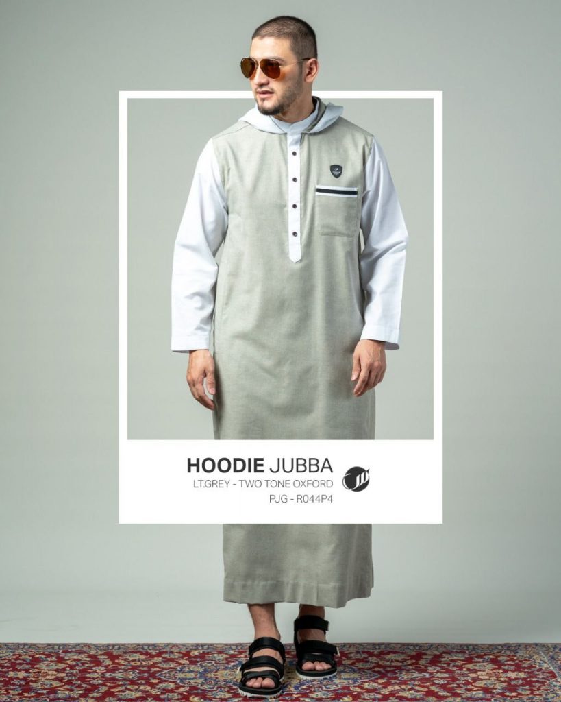 Jubah dengan model hoodie atau tudung yang merupakan salah satu inovasi dari Samase