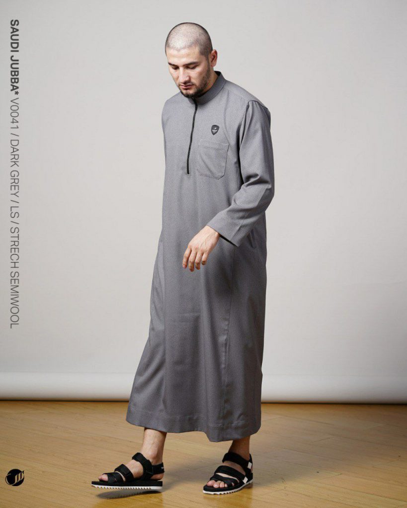 Jubah Saudi merupakan salah satu dari sekian macam jubah pria yang ada